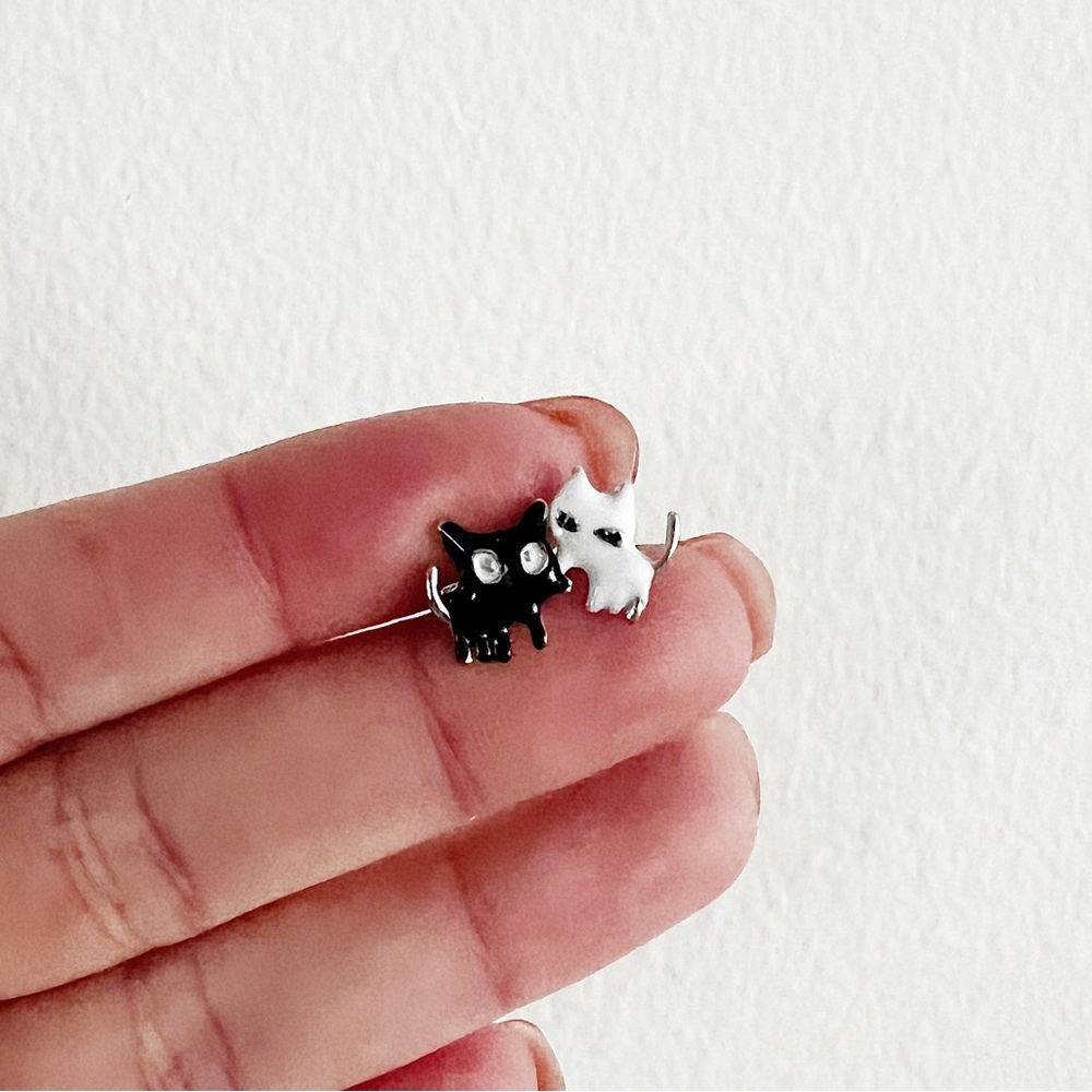 Kawaii Cartoon Cat Studs - Picture 4 of 10